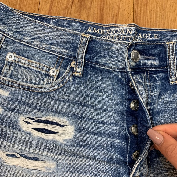 AEO Vintage Hi-Rise Festival Distressed Jean Short - Picture 5 of 13